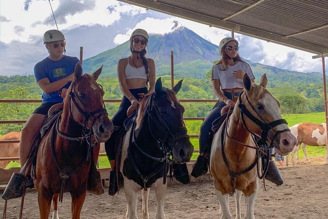 horseback-riding-to-arenal-volcano