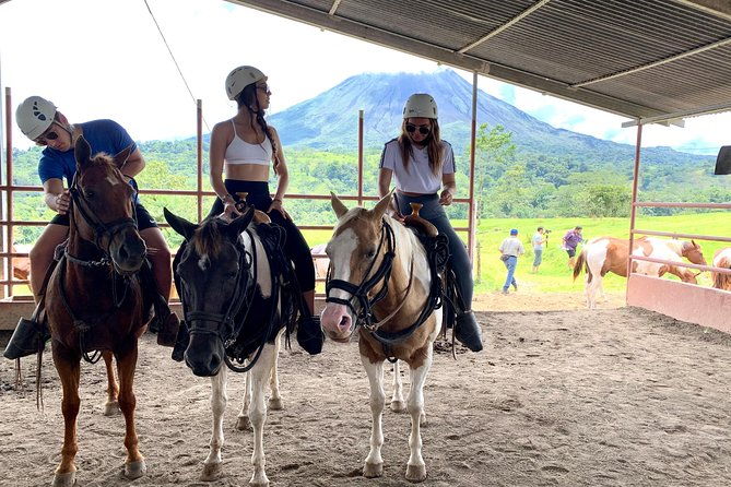 horseback-riding-to-arenal-volcano