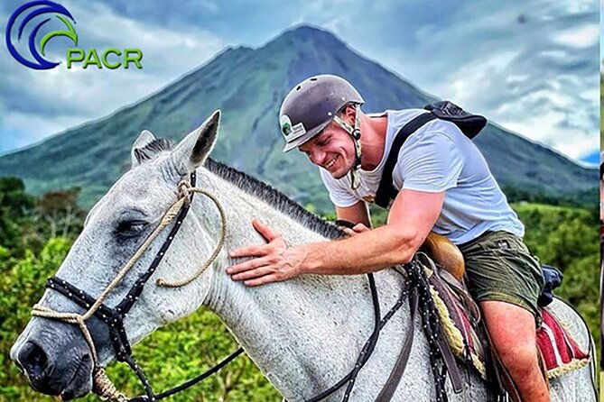 horseback-riding-to-the-arenal-river-canyon