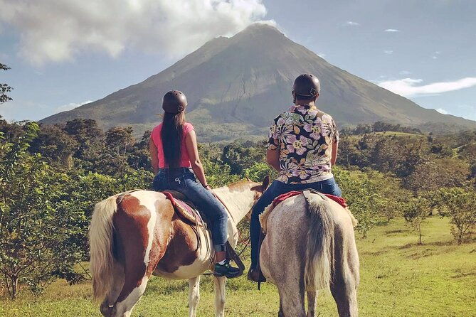 horseback-riding-to-the-arenal-river-canyon