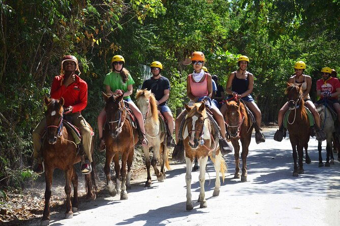 horseback-riding-tour-on-the-beaches-of-punta-cana-2