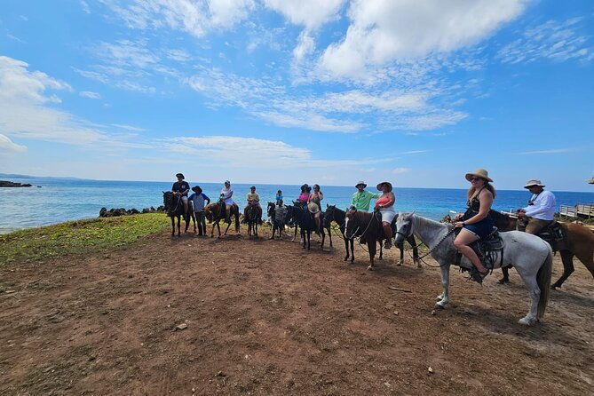 horseback-riding-zipline-and-animal-sanctuary-in-bay-islands
