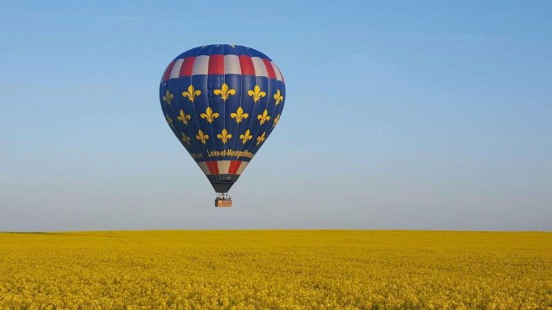hot-air-balloon-flight-above-the-castle-of-chenonceau
