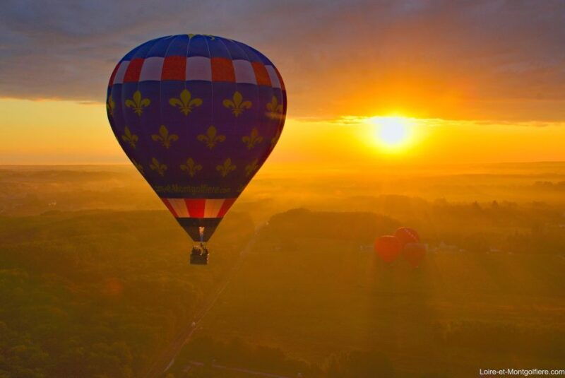 hot-air-balloon-flight-above-the-castle-of-chenonceau