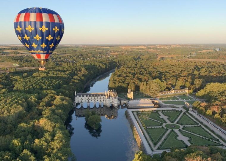 hot-air-balloon-flight-above-the-castle-of-chenonceau