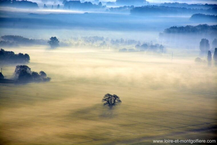hot-air-balloon-flight-above-the-castle-of-chenonceau