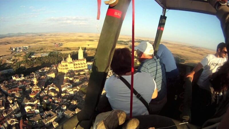 hot-air-balloon-over-segovia-hop-onhop-off-touristic-bus