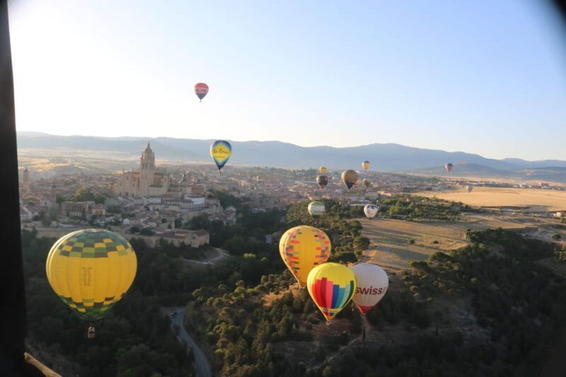 hot-air-balloon-over-segovia-hop-onhop-off-touristic-bus