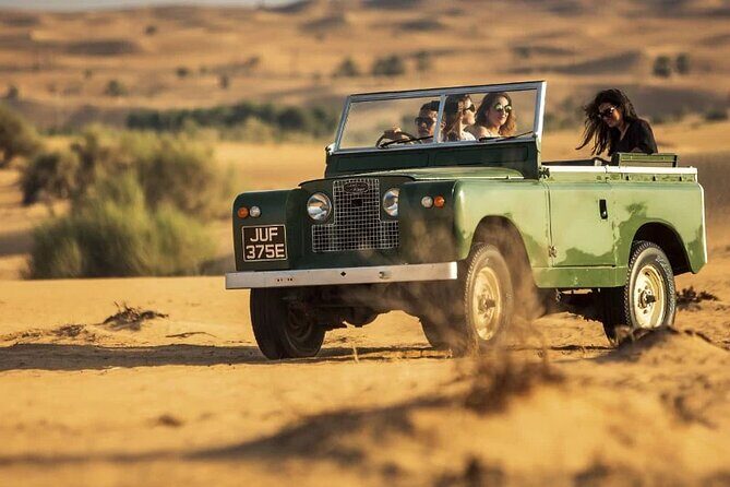 Hot air Balloon With 1957 Vintage Land Rover - Key Points
