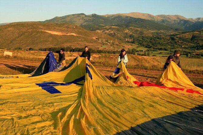 hot-air-ballooning-and-sailing-adventure-tour-from-barcelona