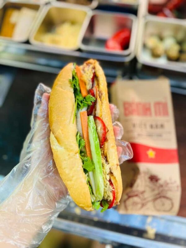 (HOT) Hanoi Guided Food and Train Street Tour with Local - Key Points