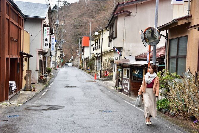 hot-spring-town-walking-tour-in-shima-onsen