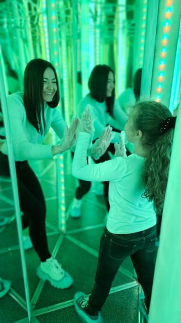 house-of-attractions-glass-labyrinth-family-ticket-21