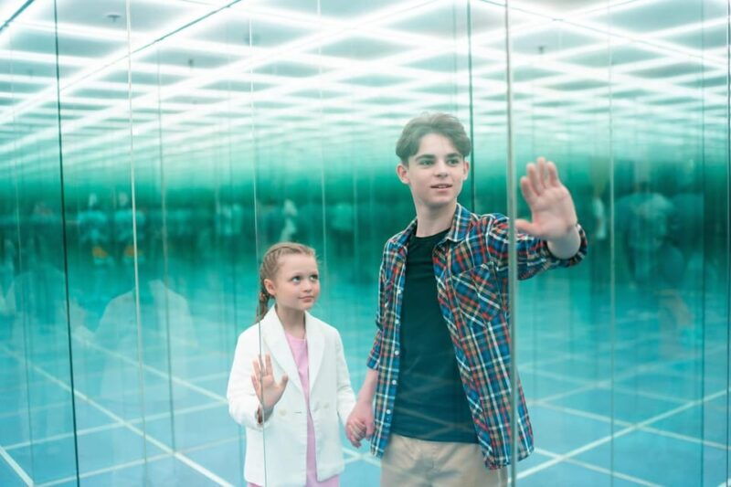 house-of-attractions-glass-labyrinth-family-ticket-21