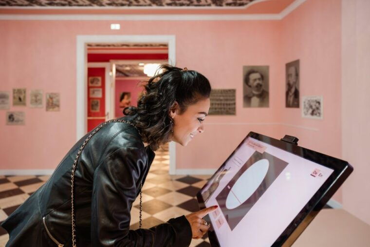 house-of-strauss-exhibition