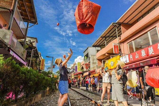 Houtong Cat Village & Jiufen A-Mei Teahouse & Shifen Day Tour - Detailed Analysis of the Tour Itinerary