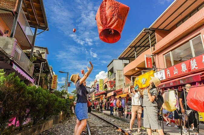 Houtong Cat Village & Jiufen A-Mei Teahouse & Shifen Day Tour - Authentic Experiences and Hidden Gems