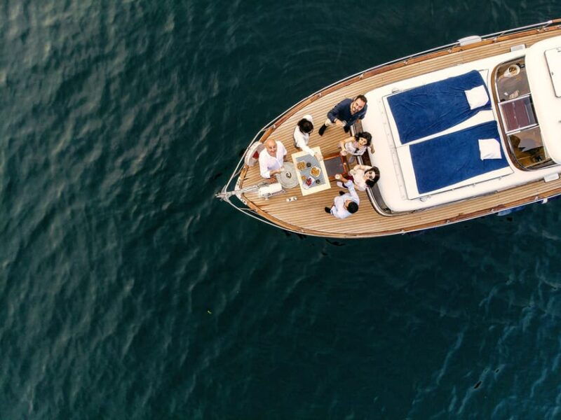 how-exclusive-lake-tour-aboard-a-vintage-wooden-boat