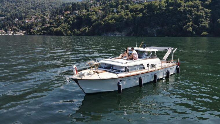 how-exclusive-lake-tour-aboard-a-vintage-wooden-boat