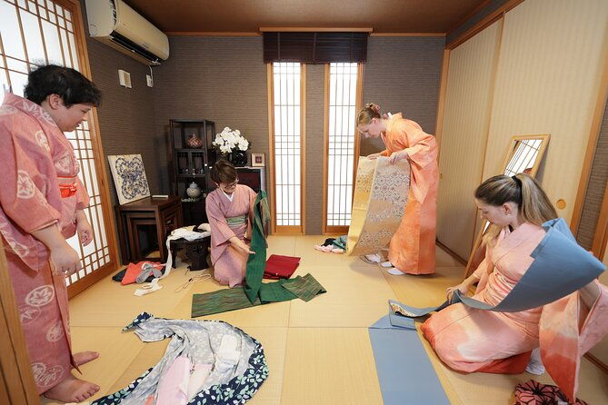 how-to-wear-a-kimono-lesson-at-west-side-of-tokyo