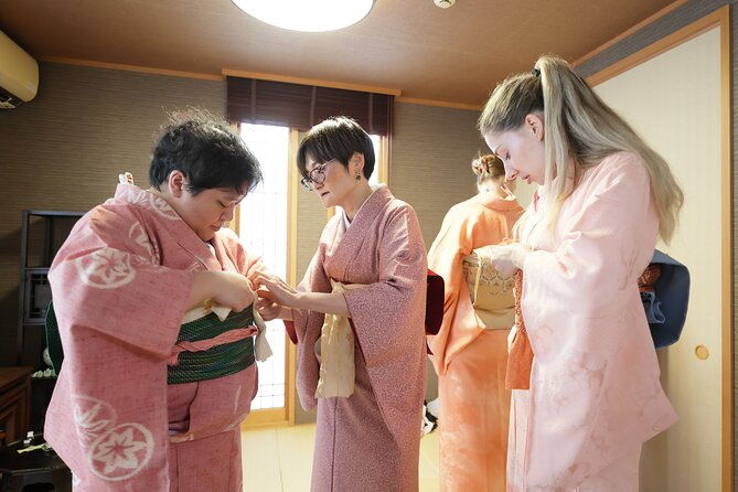 how-to-wear-a-kimono-lesson-at-west-side-of-tokyo