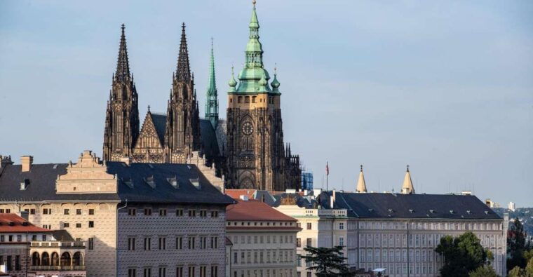 hradcany-prague-castle-guided-tour-tickets-transfers-2