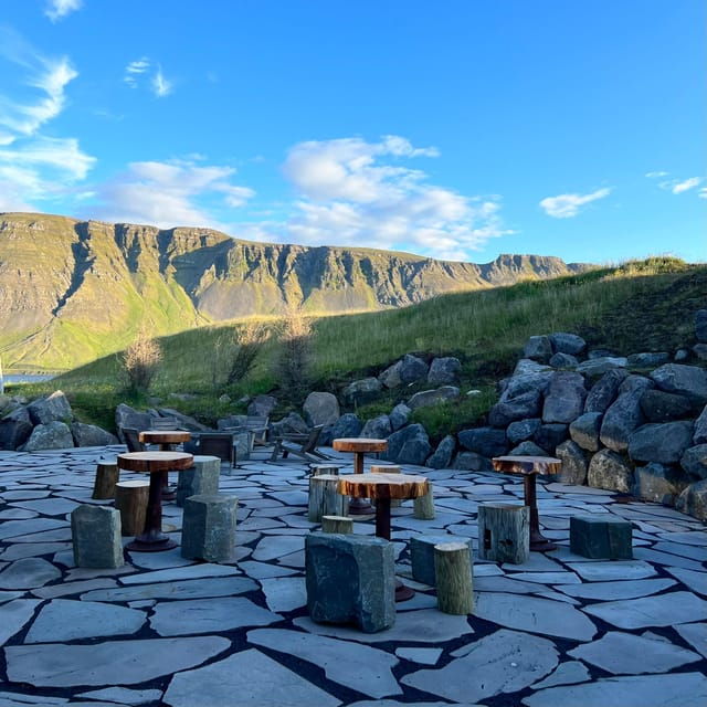 hraunfossar-barnafosshvamsvik-hot-spring-private-tour
