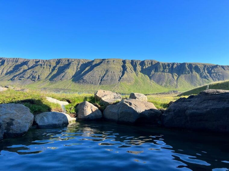 hraunfossar-barnafosshvamsvik-hot-spring-private-tour