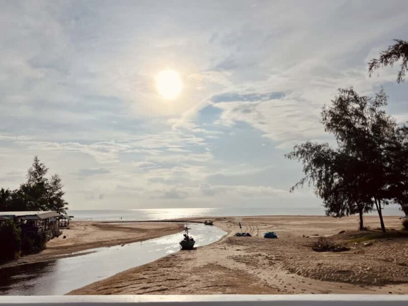 Hua Hin: Cha-Am Beach Tuk-Tuk Tour & Buddhist Ceremony - Transportation, Duration, and Group Size