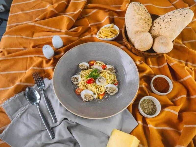 Hua Hin: Isea Beach Bar Dining at Veranda Resort & Villas - Service and Atmosphere