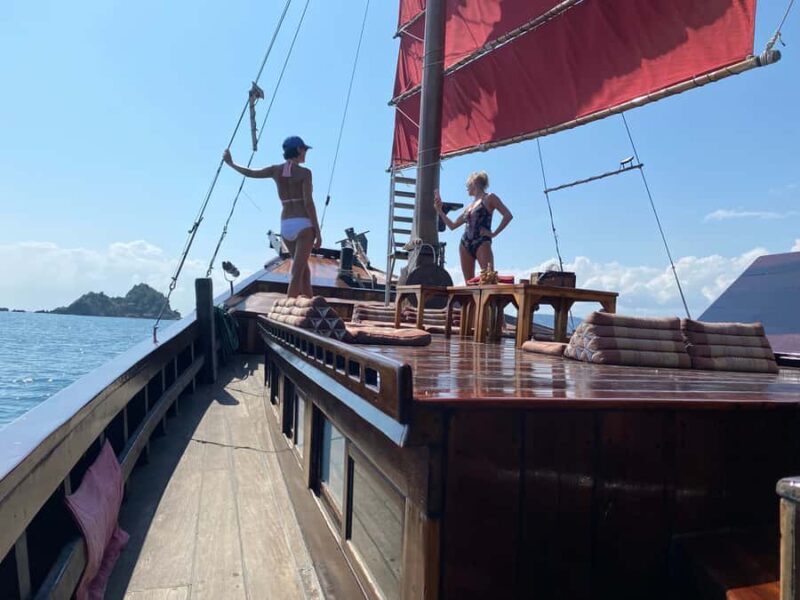 Hua Hin: Siamtara Sunset Sailing Dinner Cruise with Pickup - An Authentic Sailing Experience with Scenic Coastline Views