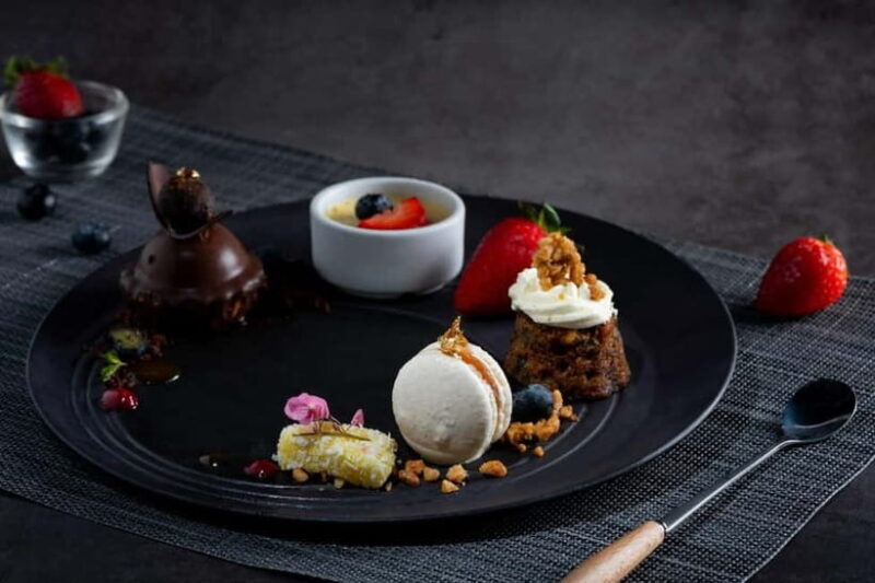 Hua Hin: Vana Nava Sky Bar Rooftop at Holiday Inn - An Overview of the Vana Nava Sky Bar Rooftop Experience