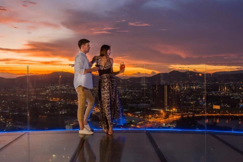 Hua Hin: Vana Nava Sky Bar Rooftop at Holiday Inn - Food and Drinks – Gourmet Bites in a Stylish Setting