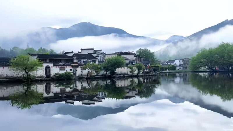 Huangshan: Private Hongcun Tour UNESCO Site & Ancient Lanes - Exploring Hongcun Village: A Private Tour from Huangshan