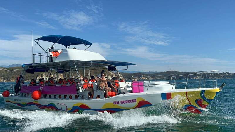 huatulco-bays-boat-tour-with-snorkeling-and-hotel-pickup