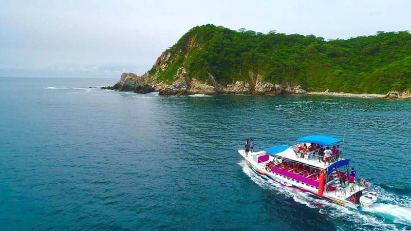 huatulco-premium-boat-tour-with-snorkel-experience
