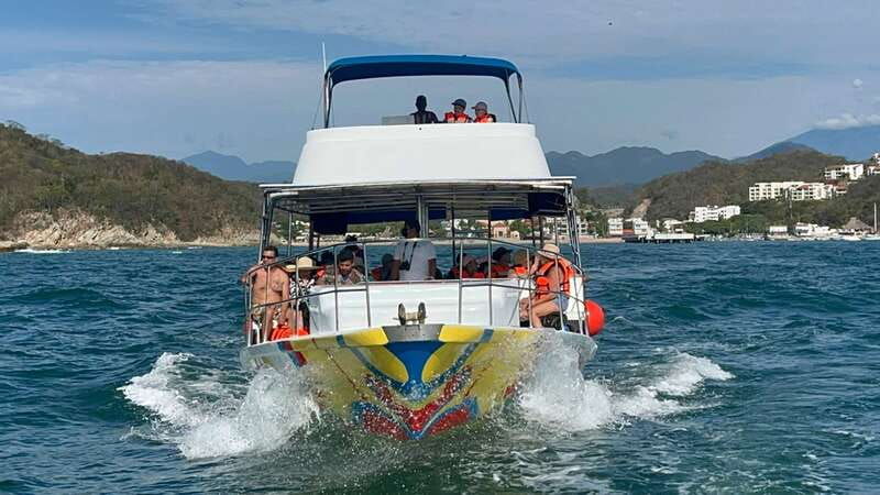 huatulco-premium-boat-tour-with-snorkel-experience