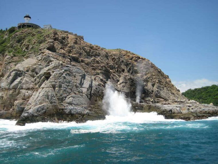 huatulco-premium-boat-tour-with-snorkel-experience