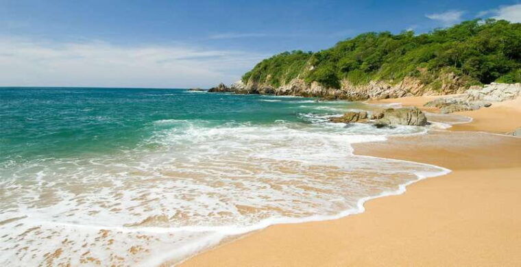 huatulco-premium-boat-tour-with-snorkel-experience