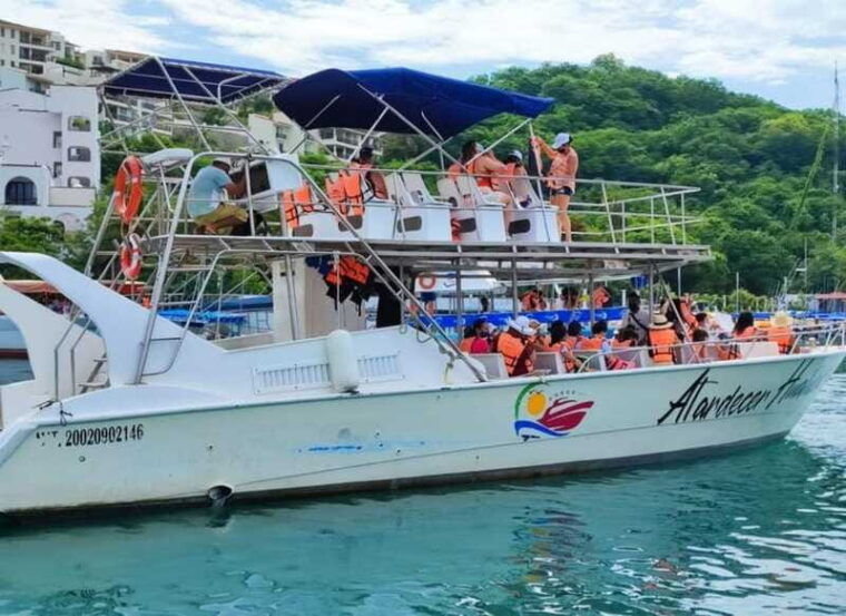 huatulco-tour-of-the-bays-by-boat