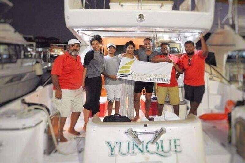 Huatulco: Yacht Charter with Crew in Santa Cruz Huatulco - A Closer Look at the Yacht Charter Experience