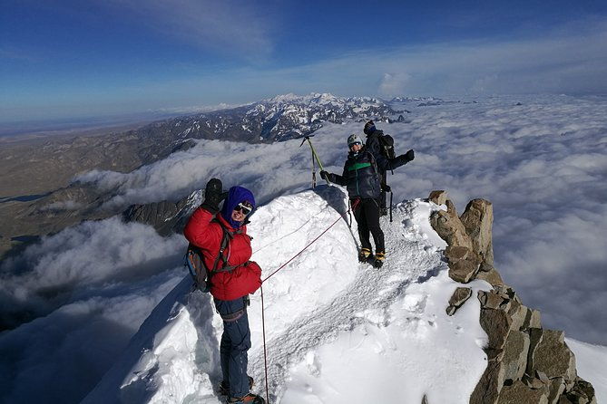 huayna-potosi-6088-m-the-most-popular-mountain-in-bolivia