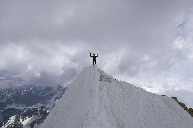 huayna-potosi-6088-m-the-most-popular-mountain-in-bolivia