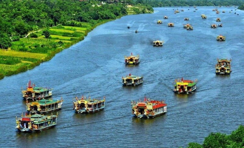 hue-boat-tour-on-perfume-river-with-royal-tombs