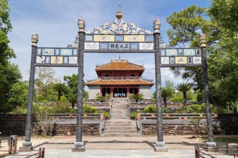 hue-boat-tour-on-perfume-river-with-royal-tombs