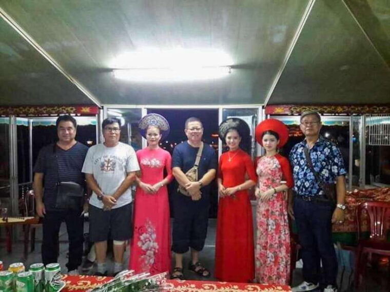 hue-by-night-a-romantic-dragon-boat-cruise