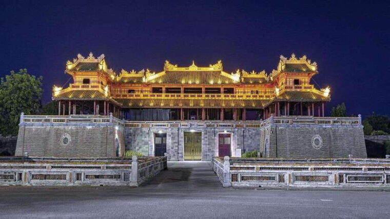 hue-by-night-a-romantic-dragon-boat-cruise