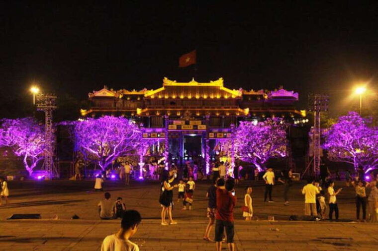 hue-by-night-a-romantic-dragon-boat-cruise