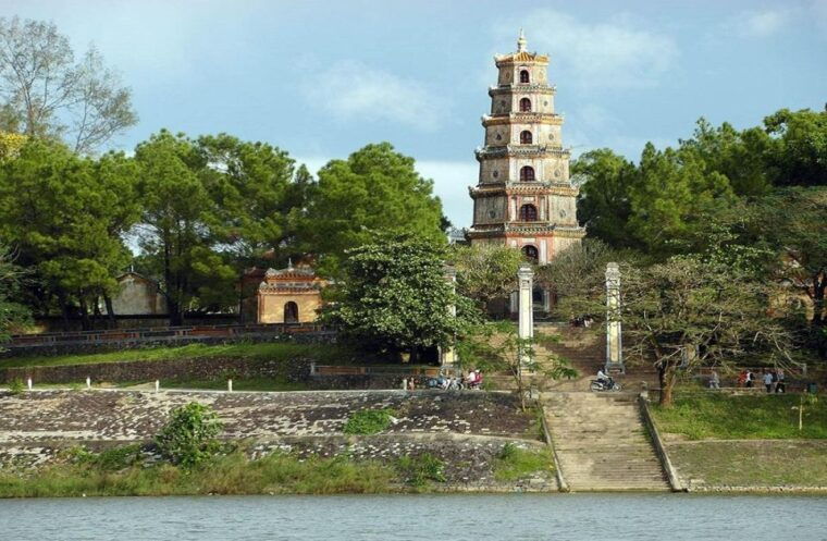 hue-city-day-tour-from-da-nang-hoi-an-by-car-dragon-boat