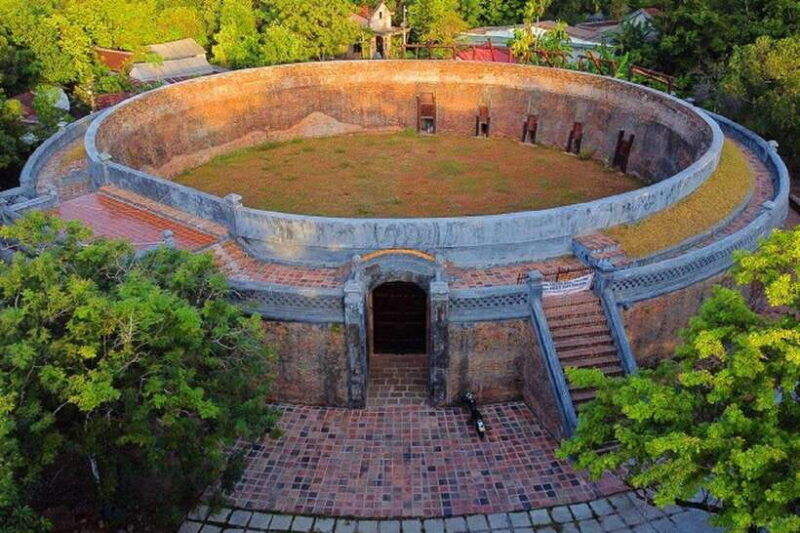 hue-city-motorbike-tour-to-countryside-pagoda-royal-tombs